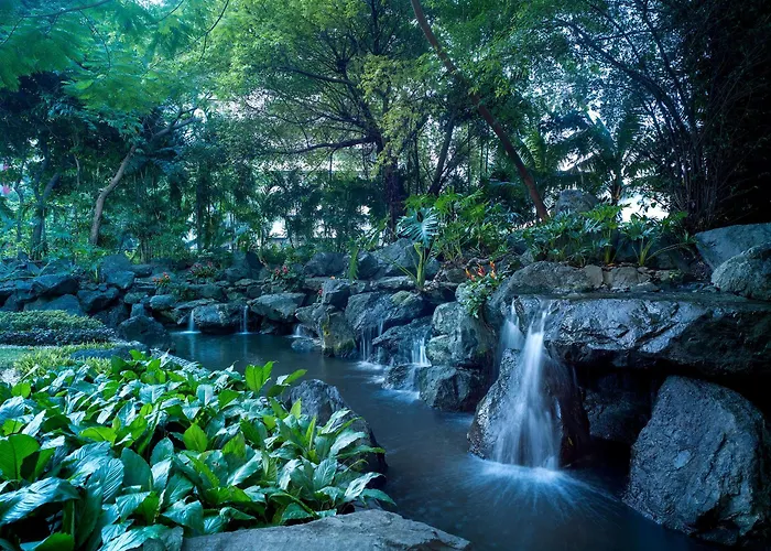 Makati Shangri-La, Manila